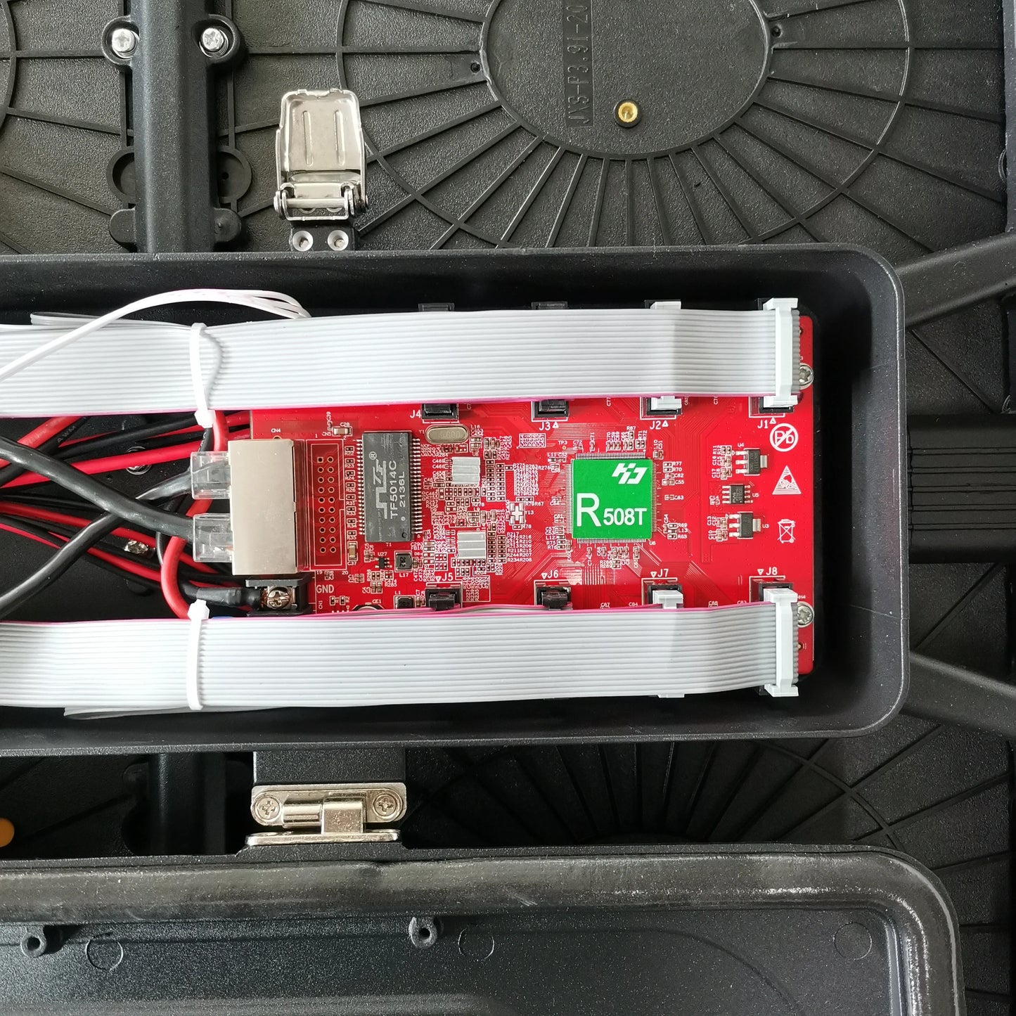 P3.91 outdoor 500*1000mm full-color HD small spacing Video wall LED display screen