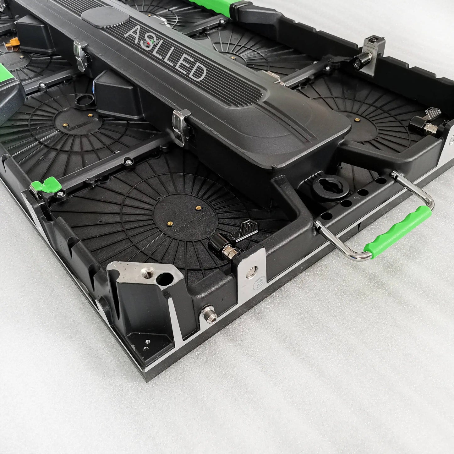 P3.91 outdoor 500*1000mm full-color HD small spacing Video wall LED display screen