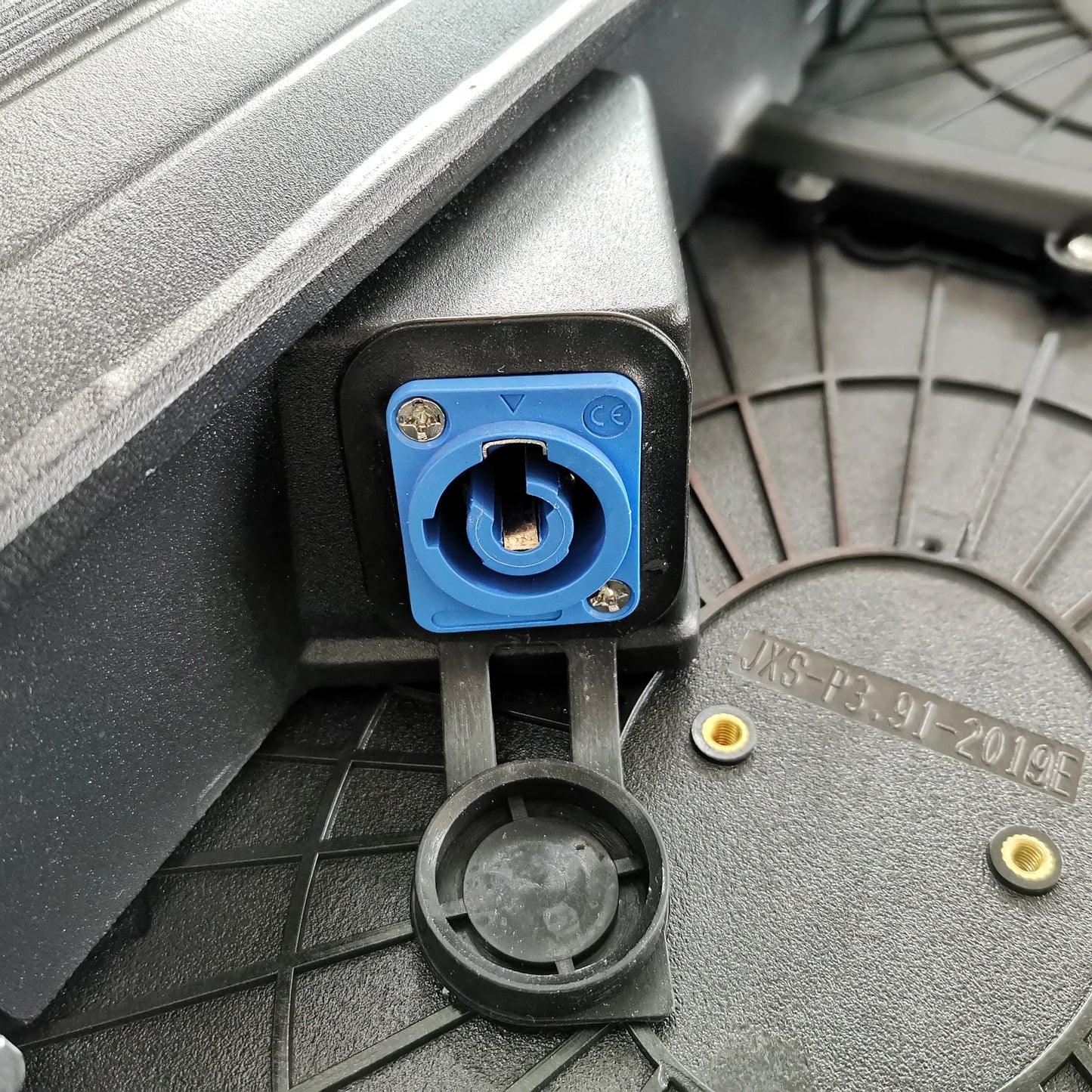 P3.91 outdoor 500*1000mm full-color HD small spacing Video wall LED display screen